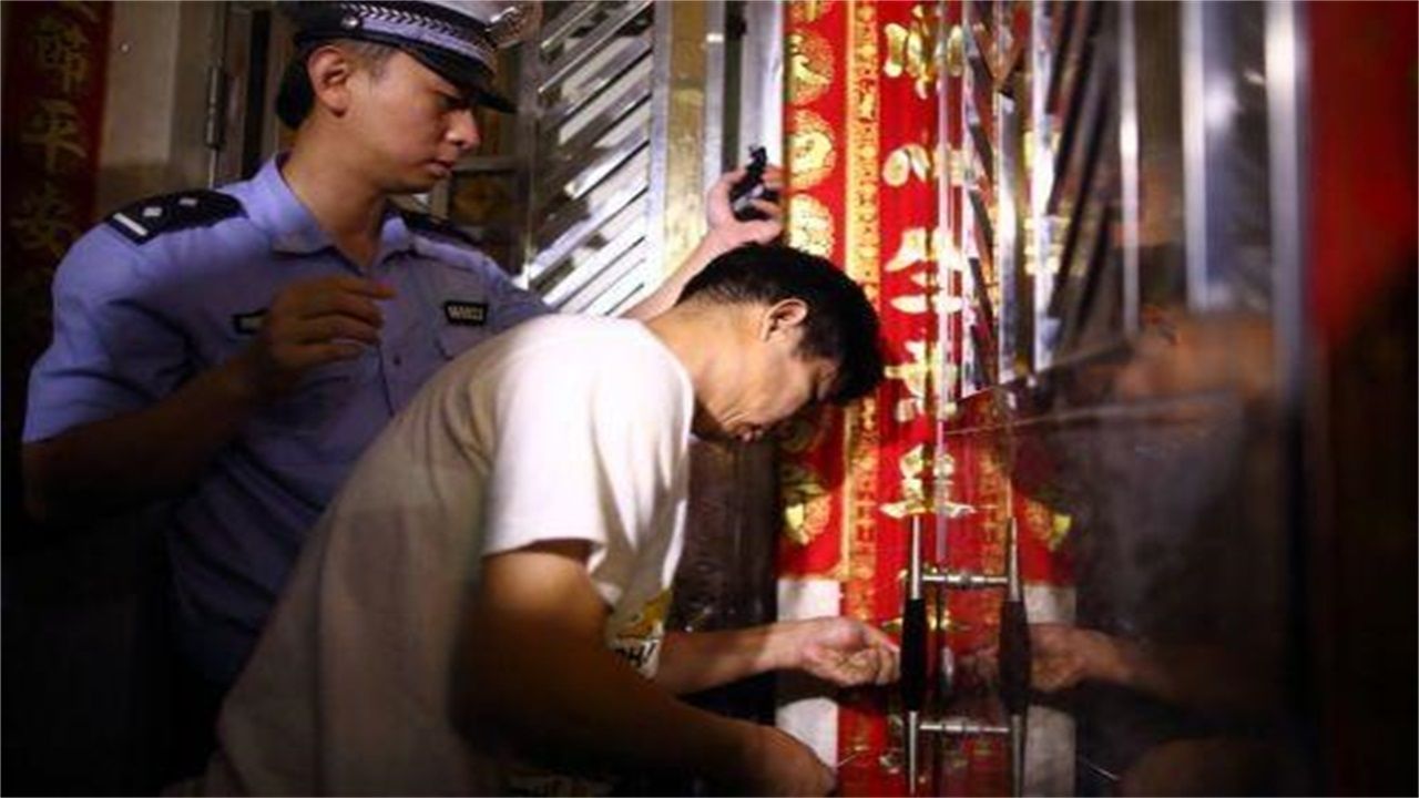 德阳请开锁师傅开了锁后，师傅为什么一般都不进门，就算主人请也不进去？